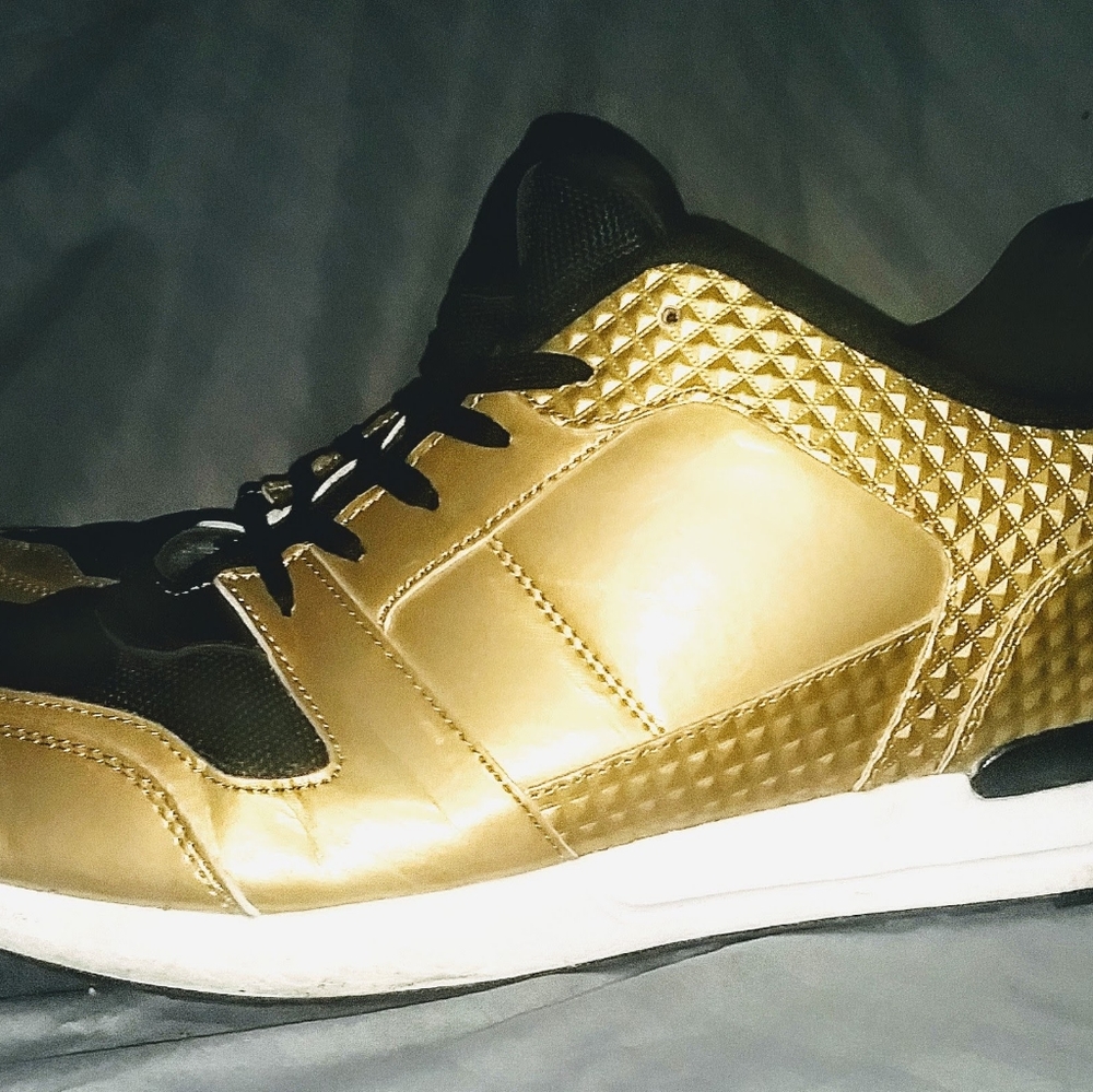 Steve Madden Gold Lace Up sneakers size 12